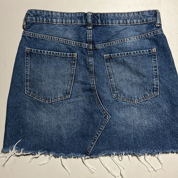 Skirt! H&M LOGG Mini Skirt Womens Size 6 Denim Classic Medium Wash Distressed - Picture 5 of 5